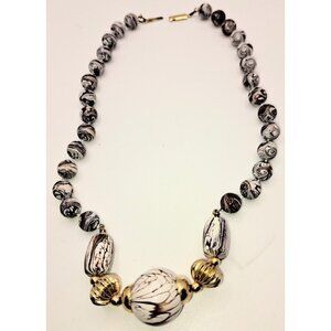 Vintage Women's Ladies Brown White Marble Swirl Bead Necklace